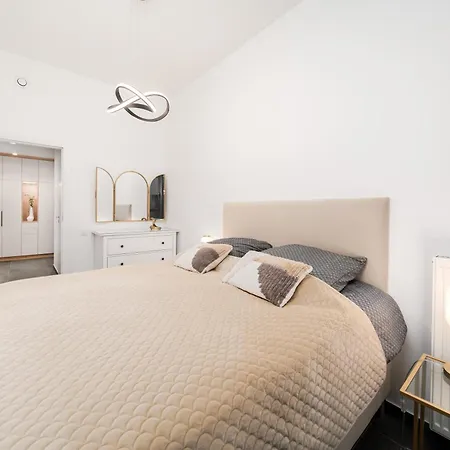 Апартаменты Ans Hanza Tower No 701 - Swimming Pool, Sauna, Jacuzzi, Viewing Terrace