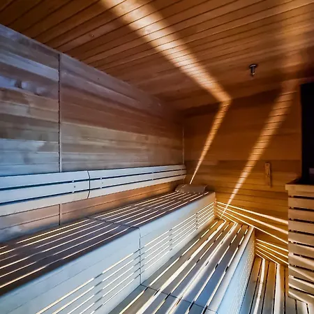 Ans Hanza Tower No 701 - Swimming Pool, Sauna, Jacuzzi, Viewing Terrace