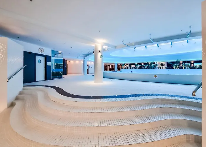 Ans Hanza Tower No 701 - Swimming Pool, Sauna, Jacuzzi, Viewing Terrace